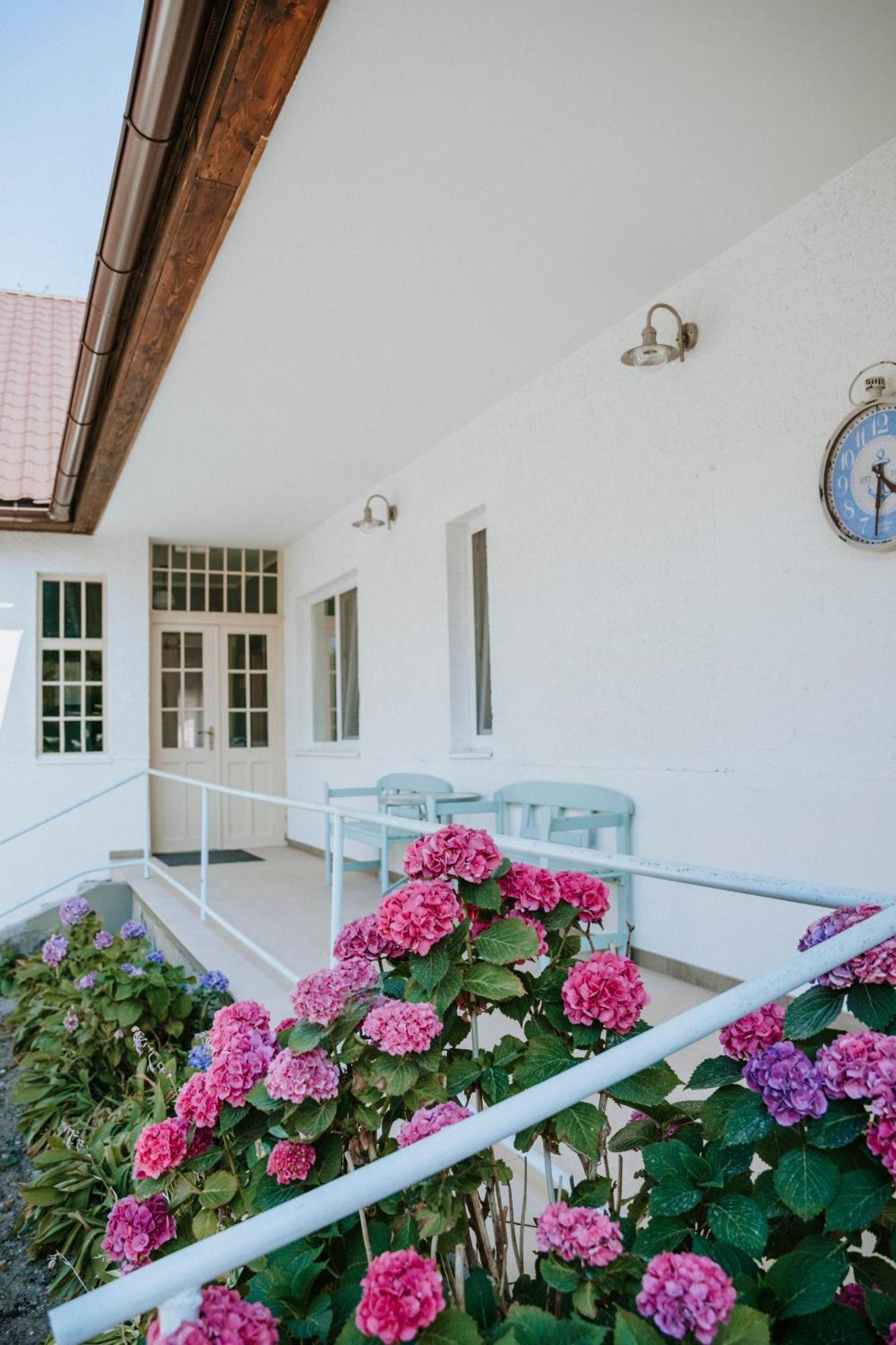 Ako Doma Hotel Poltar Exterior photo